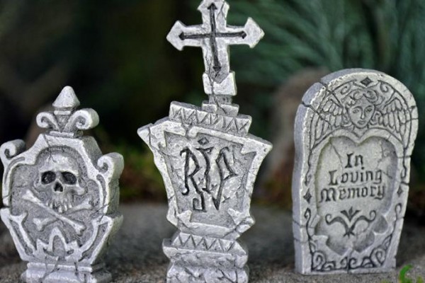 minature graveyard fairy garden