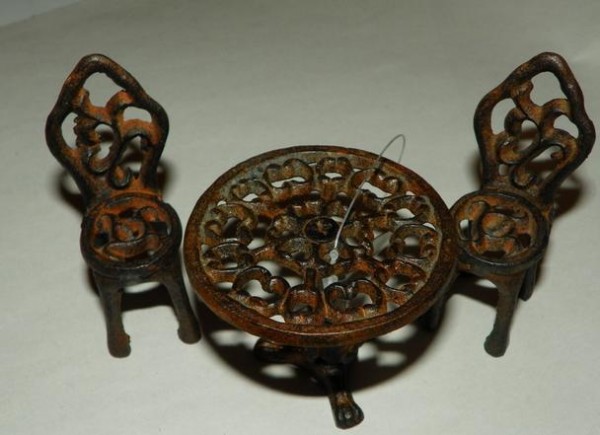 miniature cast iron seat and table
